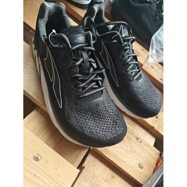 Altra Torin Black